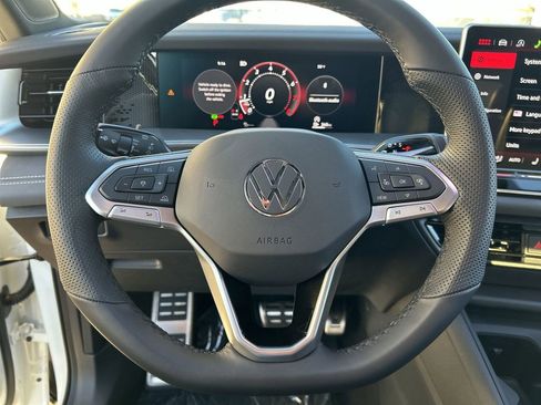 New 2026 Volkswagen Tiguan SE R-Line FWD image 19