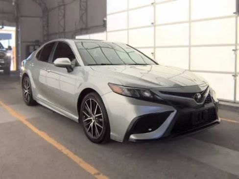 Used 2021 Toyota Camry SE FWD image 6