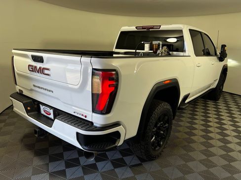 Used 2024 GMC Sierra 2500 AT4 w/ AT4 Premium Plus Package AWD/4WD image 4