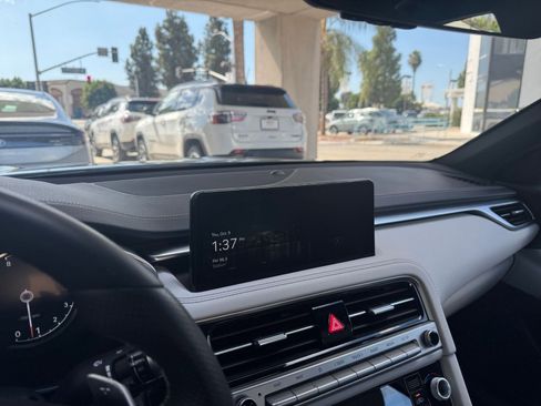 Used 2025 Genesis G70 2.5T image 18