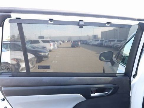 Used 2022 Toyota Highlander XLE image 25