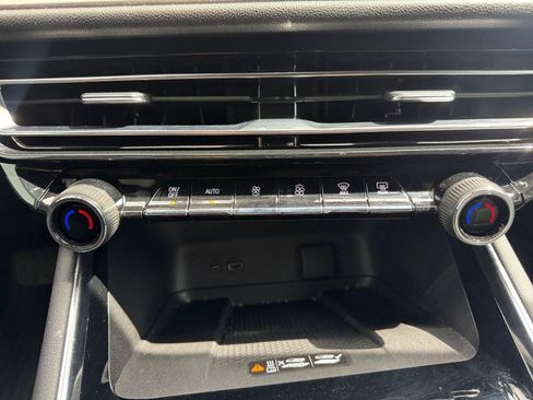 Used 2025 Chevrolet Traverse LT w/ LPO, Floor Liner Package FWD image 20