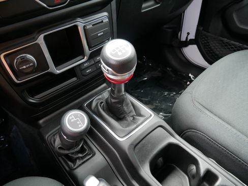 Used 2022 Jeep Wrangler Sport AWD/4WD image 24