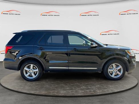 Used 2017 Ford Explorer XLT AWD/4WD image 6