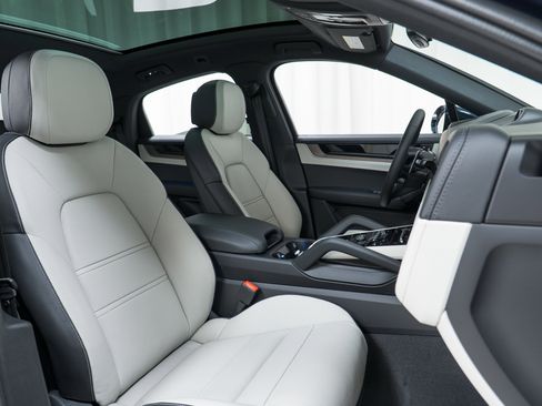 New 2026 Porsche Cayenne Coupe image 25