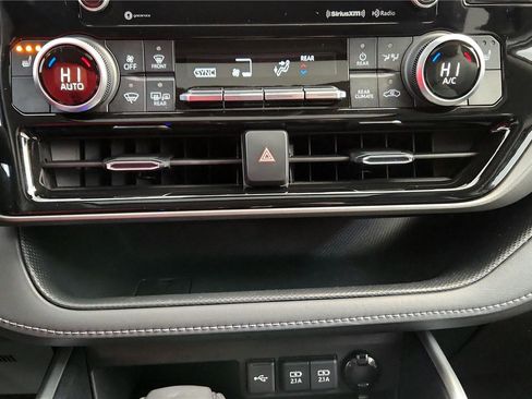 Certified 2021 Toyota Highlander XLE image 36