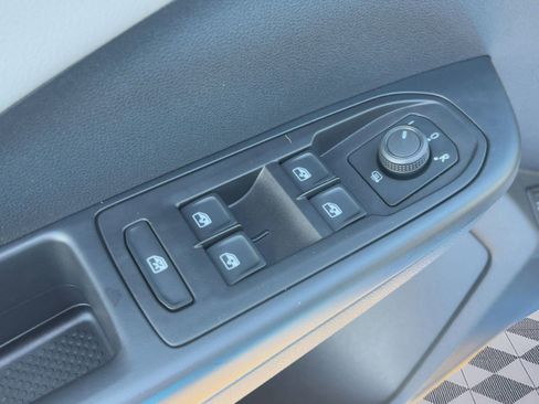 Used 2022 Volkswagen Taos SE image 12