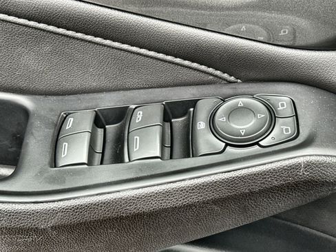 Used 2023 Chevrolet Traverse LT image 15