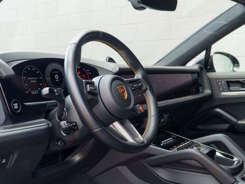 Certified 2024 Porsche Cayenne Turbo GT AWD/4WD image 4