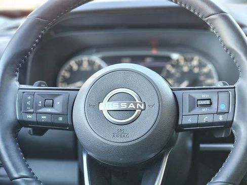 Used 2025 Nissan Pathfinder SL image 16