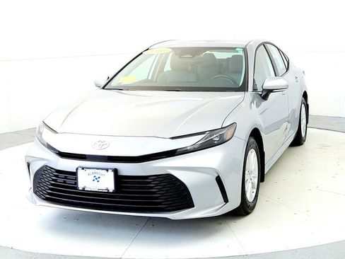 Used 2026 Toyota Camry LE AWD/4WD image 2