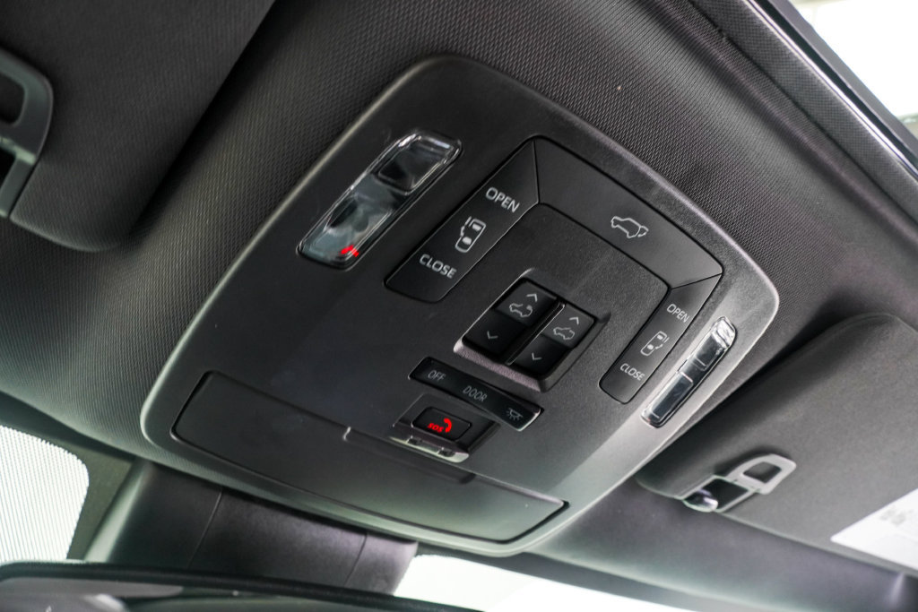Used 2024 Toyota Sienna XSE w/ XSE Plus Package AWD/4WD image 38