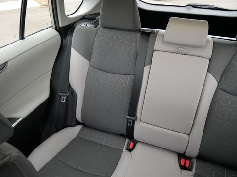 Used 2022 Toyota RAV4 XLE w/ Convenience Package image 12