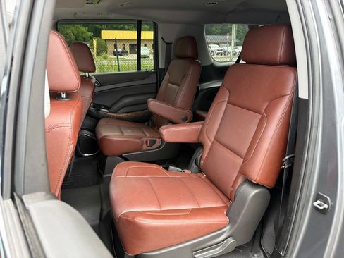 Used 2019 Chevrolet Suburban Premier w/ Premier Plus Edition AWD/4WD image 23