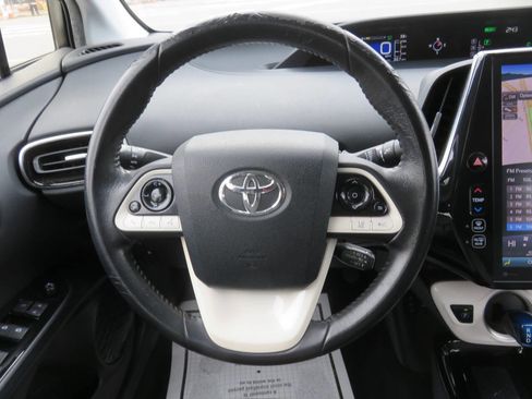 Used 2017 Toyota Prius Prime Advanced image 14