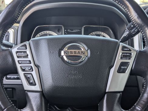 Used 2018 Nissan Titan PRO-4X w/ Pro-4x Convenience Package AWD/4WD image 15