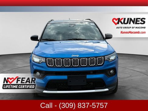 Used 2025 Jeep Compass Limited AWD/4WD image 2