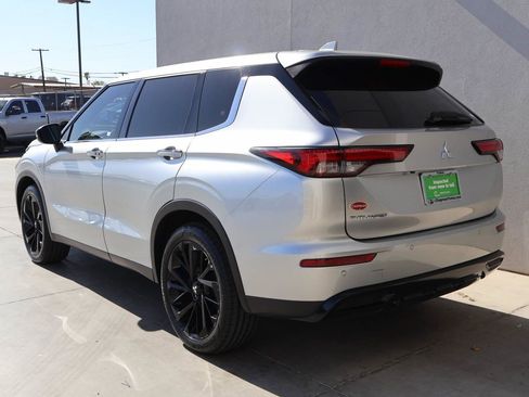 Used 2022 Mitsubishi Outlander SE AWD/4WD image 3