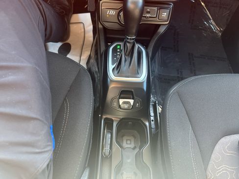 Used 2023 Jeep Renegade Latitude image 23