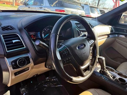 Used 2017 Ford Explorer Limited FWD image 12