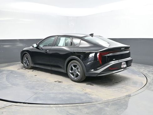 Used 2025 Kia K4 LXS image 5