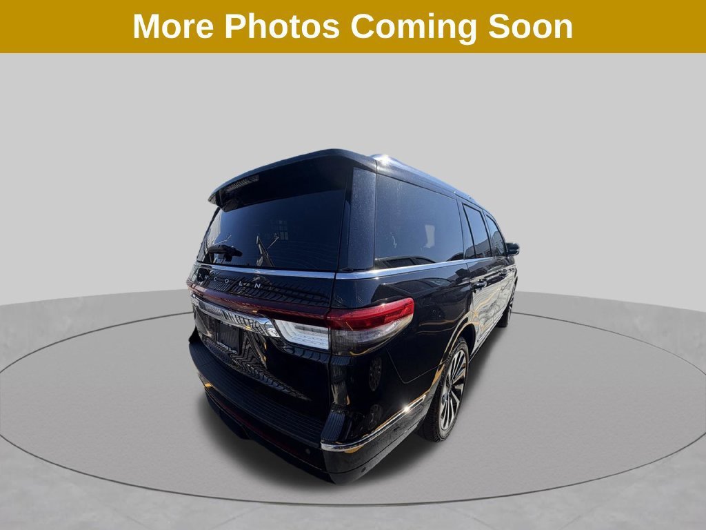 Used 2022 Lincoln Navigator Reserve AWD/4WD image 4