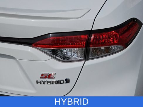 Used 2024 Toyota Corolla SE w/ SE Package FWD image 33