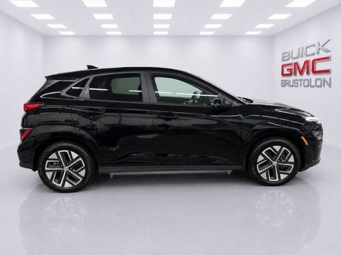 Used 2023 Hyundai Kona SE FWD image 4
