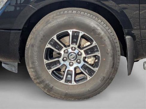 Used 2021 Nissan Titan SV w/ Accessory Utility Package image 21