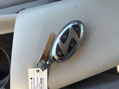 Used 2025 Hyundai Elantra Limited FWD image 29