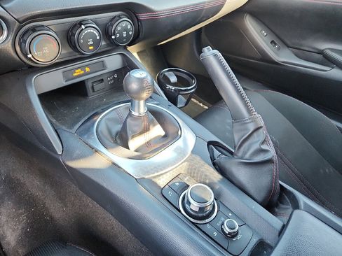 Used 2017 MAZDA MX-5 Miata Club image 16