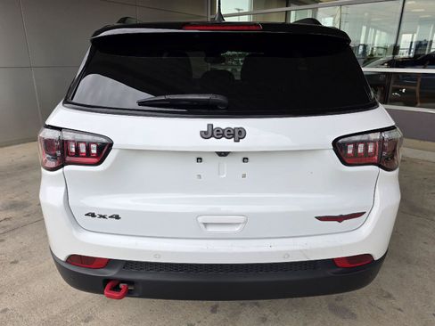 Used 2025 Jeep Compass Trailhawk AWD/4WD image 4