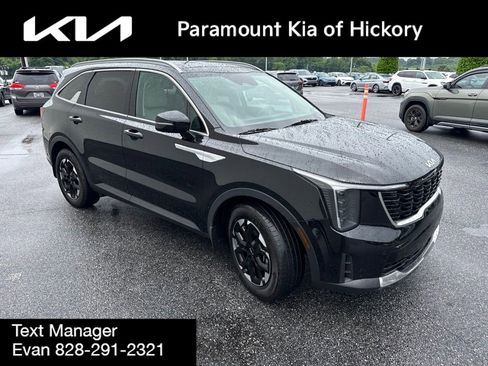 Used 2025 Kia Sorento S w/ Panoramic Sunroof Package FWD image 3