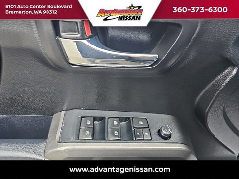 Used 2017 Toyota Tacoma TRD Sport w/ Premium & Technology Package AWD/4WD image 9