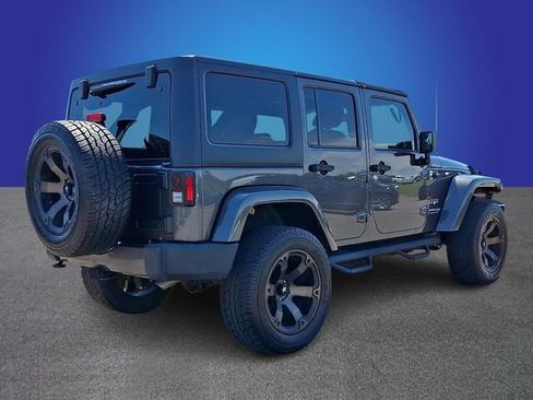 Used 2018 Jeep Wrangler Unlimited Sahara w/ Connectivity Group AWD/4WD image 4