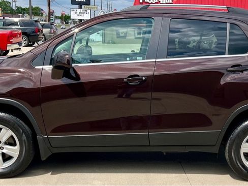 Used 2016 Chevrolet Trax LT w/ LT Convenience Package AWD/4WD image 4