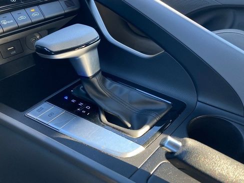 Used 2024 Hyundai Elantra SEL image 25