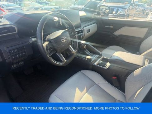 Used 2024 Toyota Tacoma Limited w/ Limited Package (LT) AWD/4WD image 3
