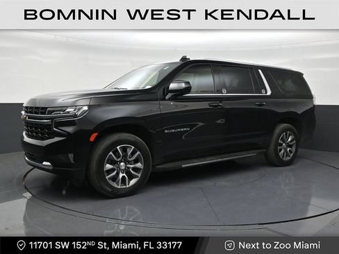 Used 2024 Chevrolet Suburban LS RWD image 1