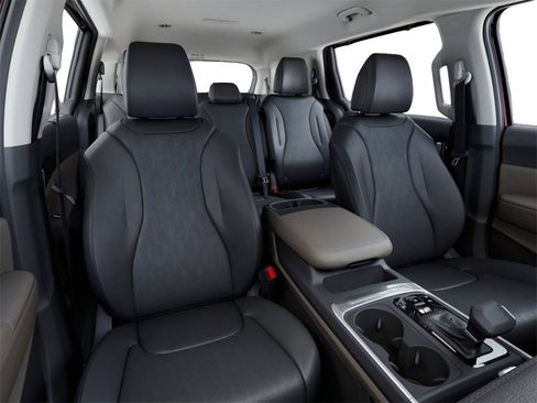 New 2026 Kia Carnival EX image 15