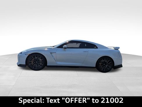 Used 2021 Nissan GT-R Premium image 7