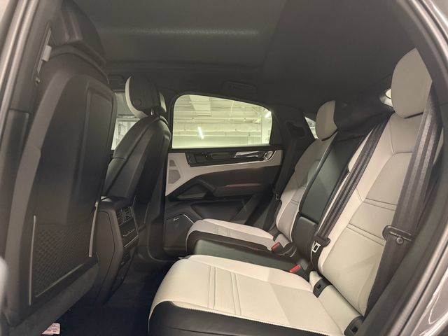 Certified 2024 Porsche Cayenne S AWD/4WD image 33