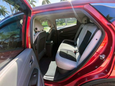 Used 2017 Chevrolet Bolt LT FWD image 31