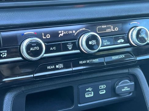 Used 2024 Honda Pilot Touring image 22