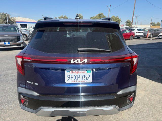 Used 2024 Kia Seltos EX FWD image 3