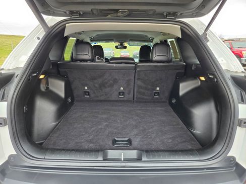 Used 2019 Jeep Cherokee Latitude Plus w/ Comfort/Convenience Group image 32