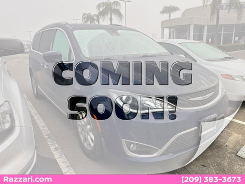 Used 2020 Chrysler Pacifica Touring-L w/ Advanced Safetytec Group image 1
