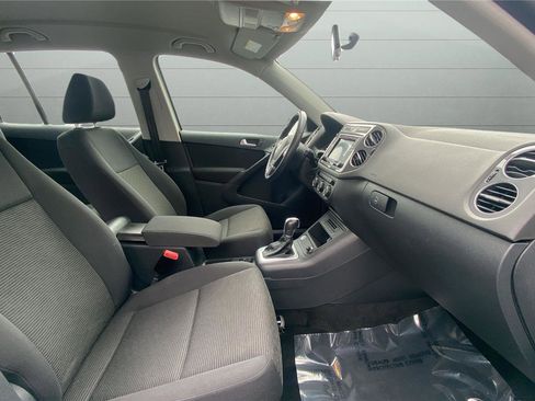 Used 2017 Volkswagen Tiguan S image 18