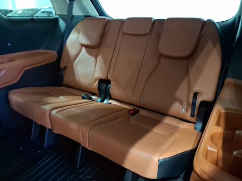 Used 2023 Kia Carnival SX Prestige image 12