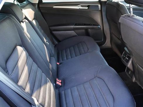 Used 2015 Ford Fusion SE image 26
